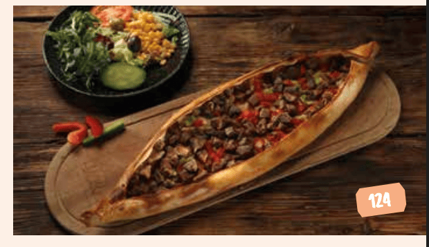 Pide mit Lammfleisch (Kuşbaşılı Karadeniz Pidesi)