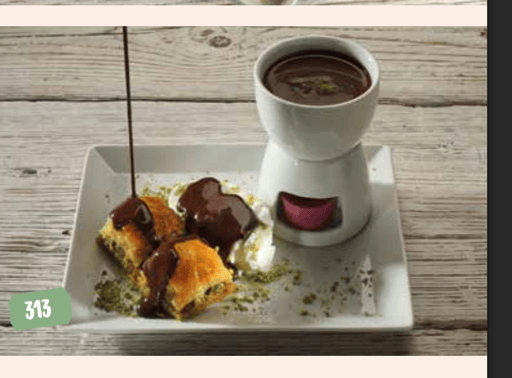 Baklava-Fondue mit Eis (Baklavalı Dondurmalı Fondü)