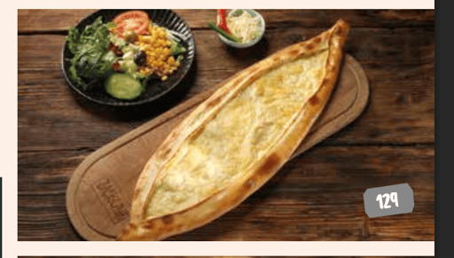 Pide mit Gouda (Kaşarlı Karadeniz Pidesi)
