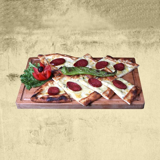 Pide mit türkischer Knoblauchwurst